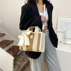 Travel Trendy Fashion Hand-Woven Pearl Hand-Held Small Square Bag