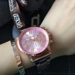 Elegant Women's Alloy Quartz Watch