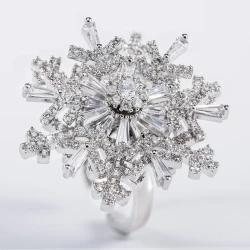 A Rotatable Snowflake Ring That Turns Around For Girls