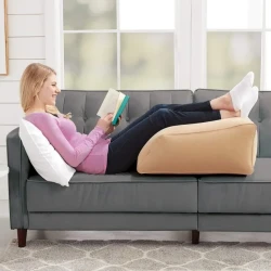 Inflatable travel leg pillow