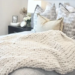 Chenille Chunky Line Blanket