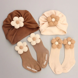 Spring And Autumn Cute Flowers Baby Beanie Cap Socks Suit