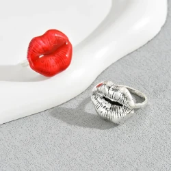 Bold Lips Statement Ring Set