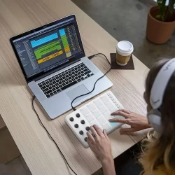 M-VAVE Wireless MIDI Controller, With Built-in Battery, Perfect Integration With Mainstream Digital Audio Workstations, Backlit Silicone Key Design, 360-degree Rotary Encoders, RGB Backlit Drum Pads, With 3.5mm MIDI Output Interface